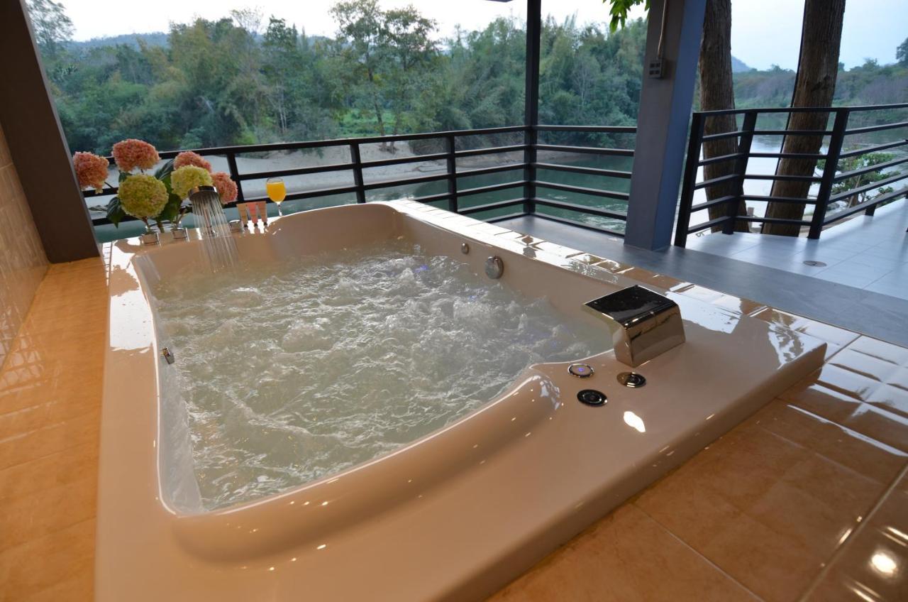 Bed and Breakfast Baan Wanwaree Kanchanaburi Exterior foto